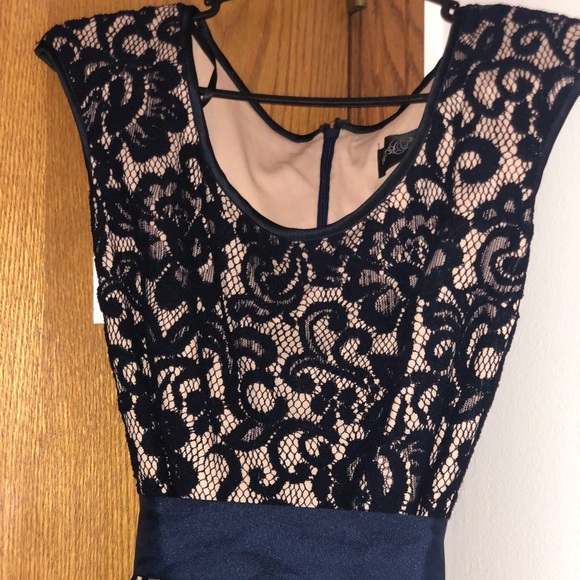 Dress - Picture 3 of 5